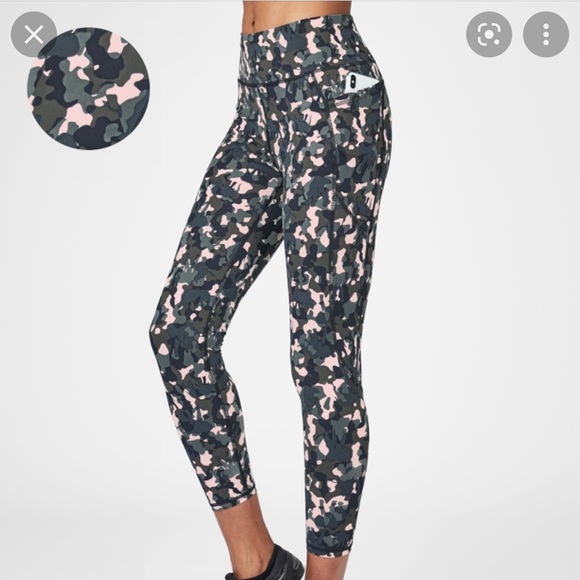 Sweaty Betty Pants - EUC Sweaty Betty 7/8 Zero Gravity Running legging Green Camo Print - Size XS